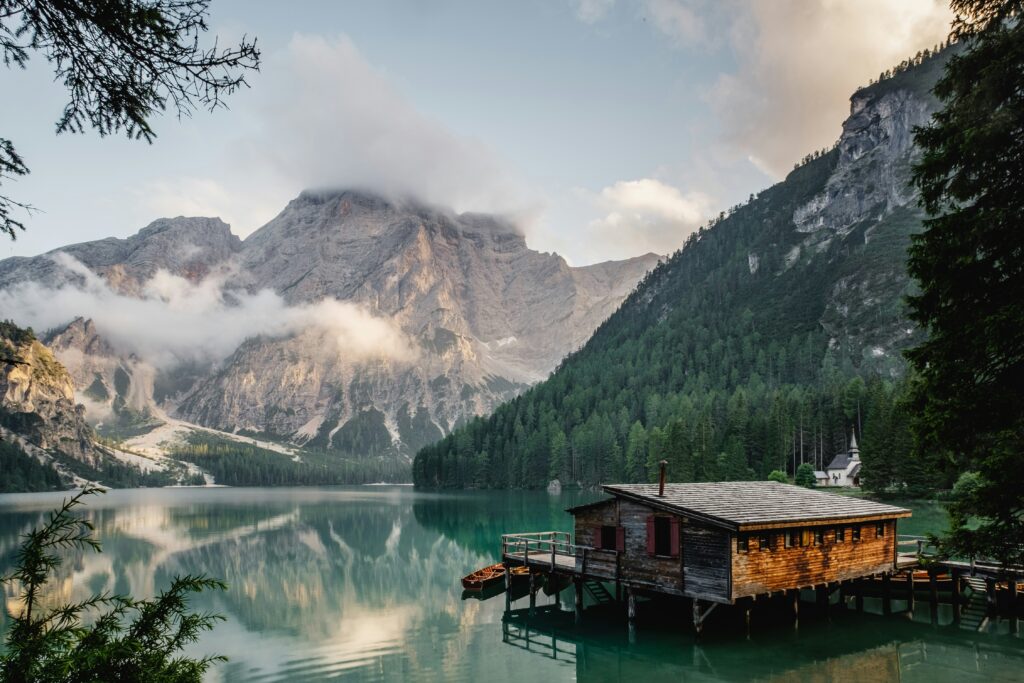 🌍 Top 5 Best Places in the World for Summer Vacation photo 1470770841072 f978cf4d019e
