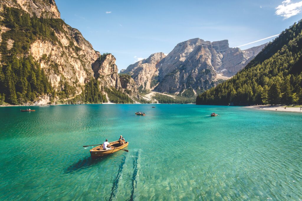 🌍 Top 5 Best Places in the World for Summer Vacation photo 1501785888041 af3ef285b470